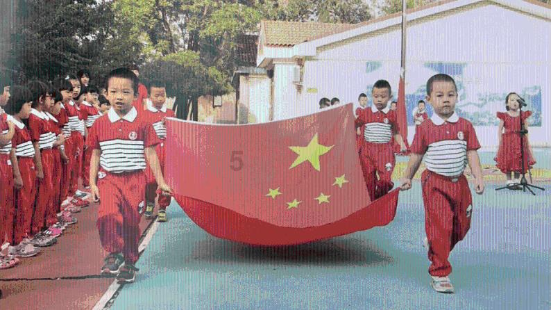 留在老家发展好呢，还是去大城市？游戏画面
