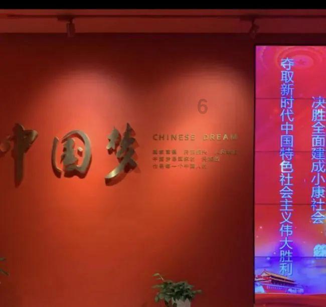 留在老家发展好呢，还是去大城市？游戏画面